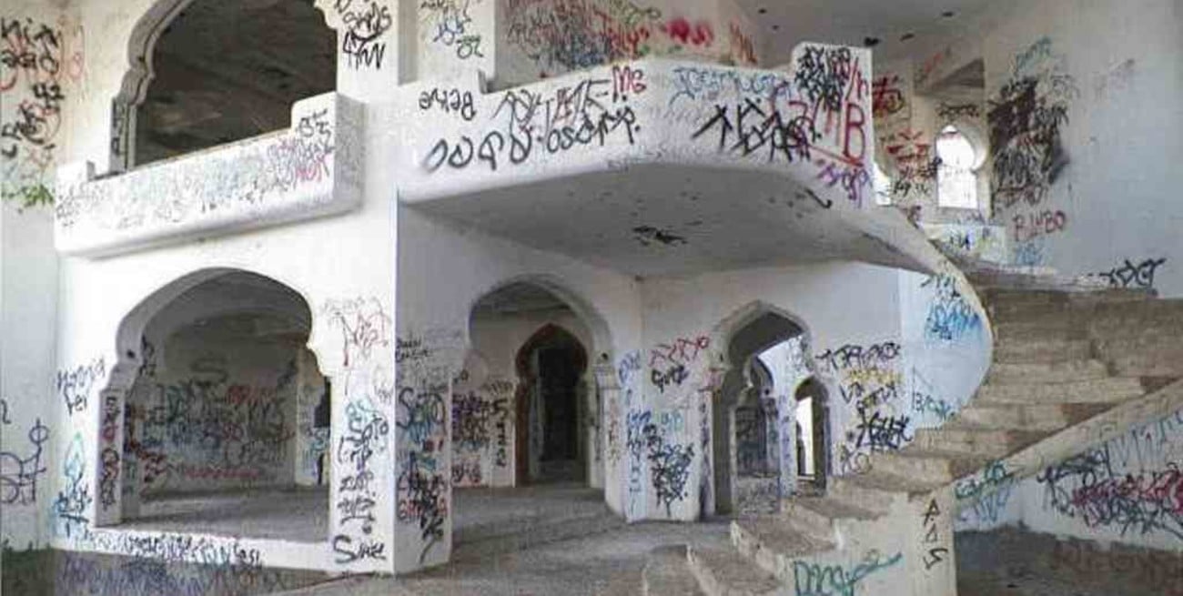 Derriban "Las Mil y una Noches", la mansión que construyó "El Señor de los Cielos"    