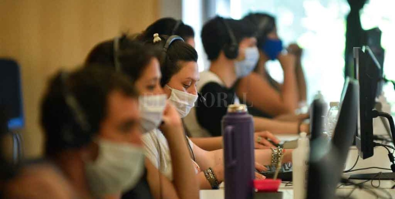 "Hola, aquí te escucho": viaje al Call Center  Covid, el oído de una sociedad en pandemia