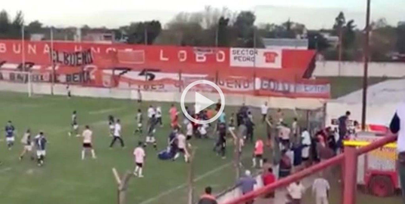 Video: el partido entre San Martín y Berazategui terminó a las trompadas