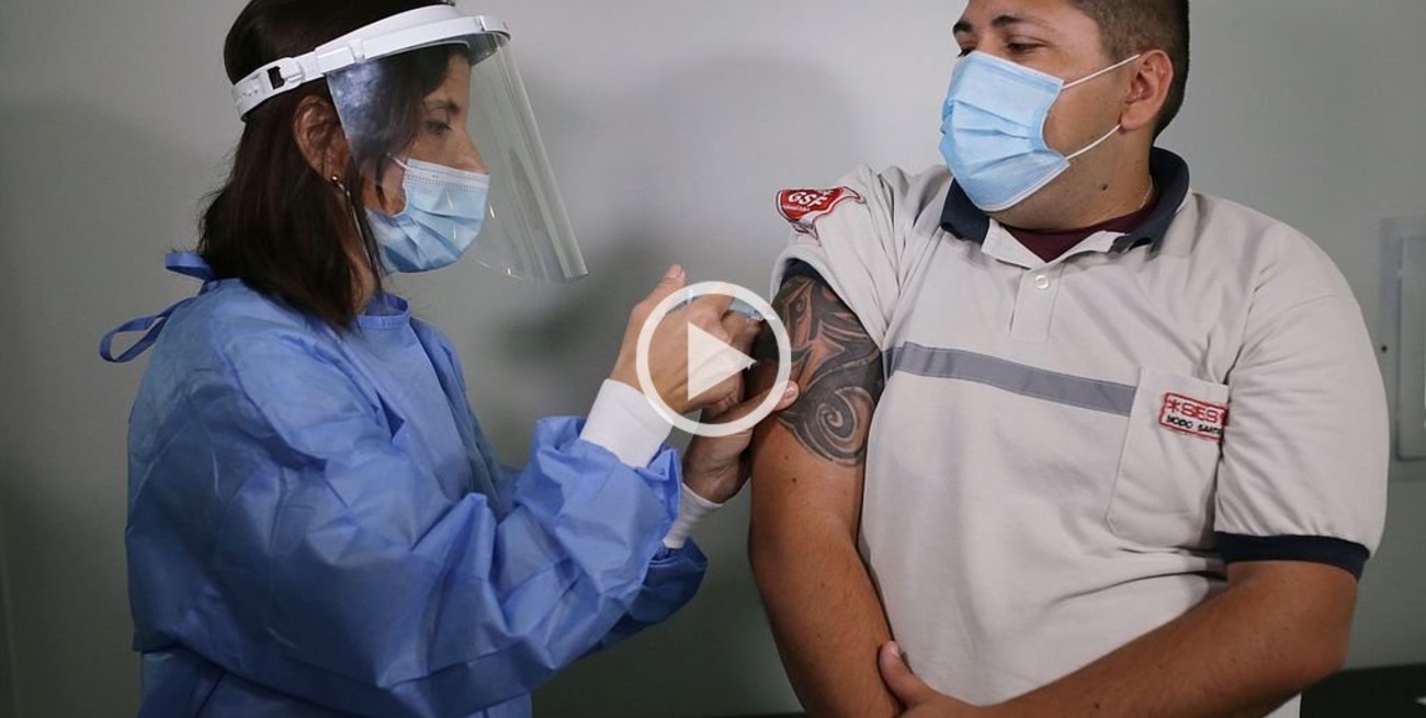 Vacunación Covid: la próxima semana Santa Fe comenzará a aplicar la tercera dosis