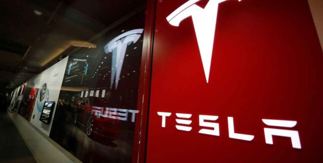 Condenaron a Tesla a pagar 137 millones de dólares a un ex empleado víctima de racismo