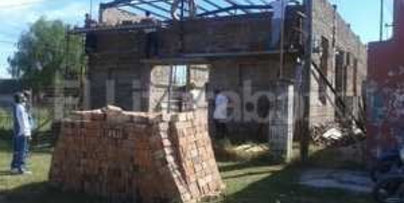 Vecinos construyen una capilla propia