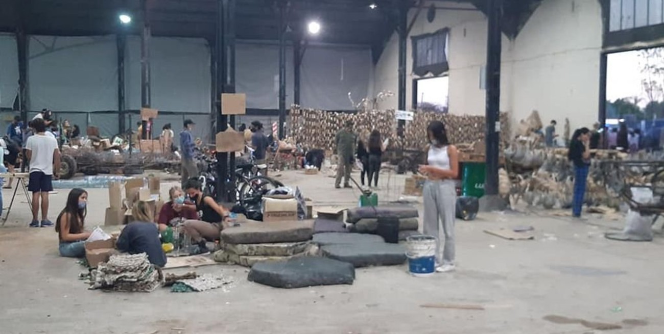 Los estudiantes de Gualeguaychú comenzaron a construir sus carrozas para el tradicional desfile