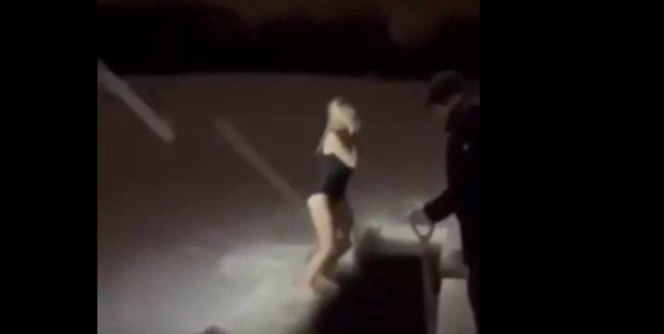 Imágenes sensibles: trágico momento en el que una mujer muere tras quedar atrapada bajo el hielo