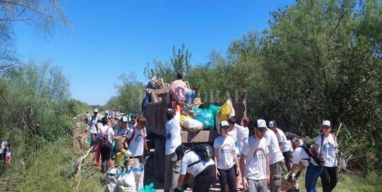 Vecinos de Humboldt se unieron para limpiar el Arroyo Cululú