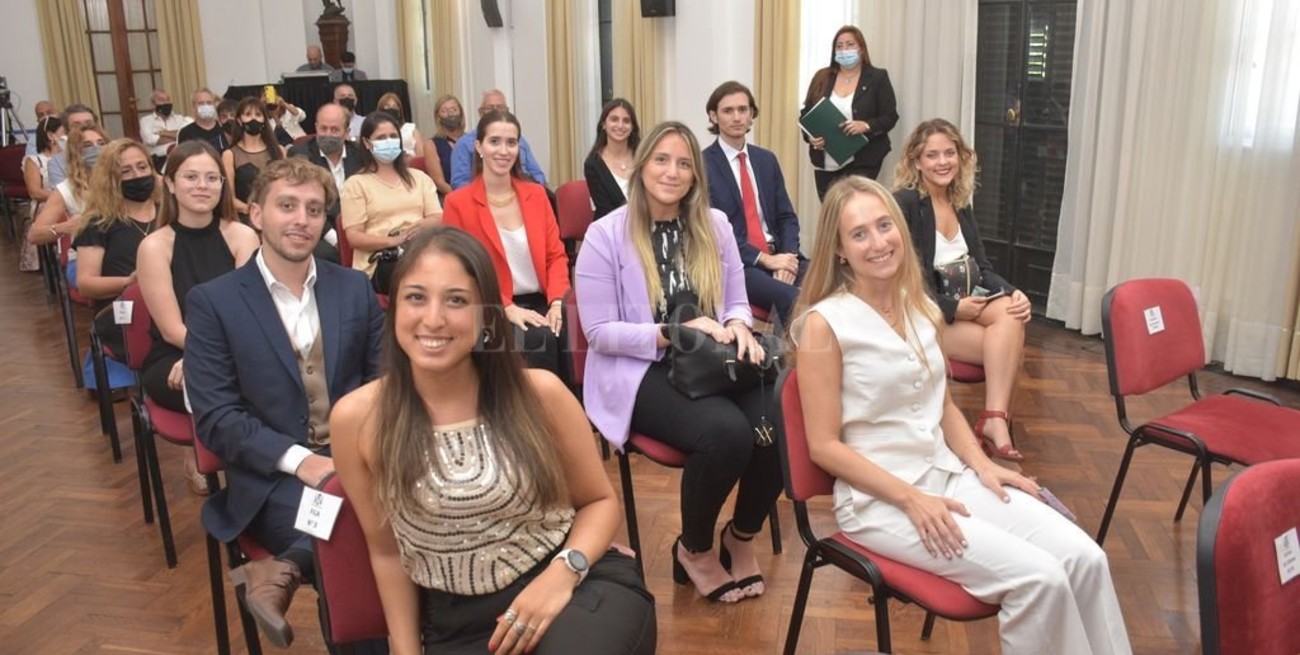 Premio a mejores promedios de Abogacía