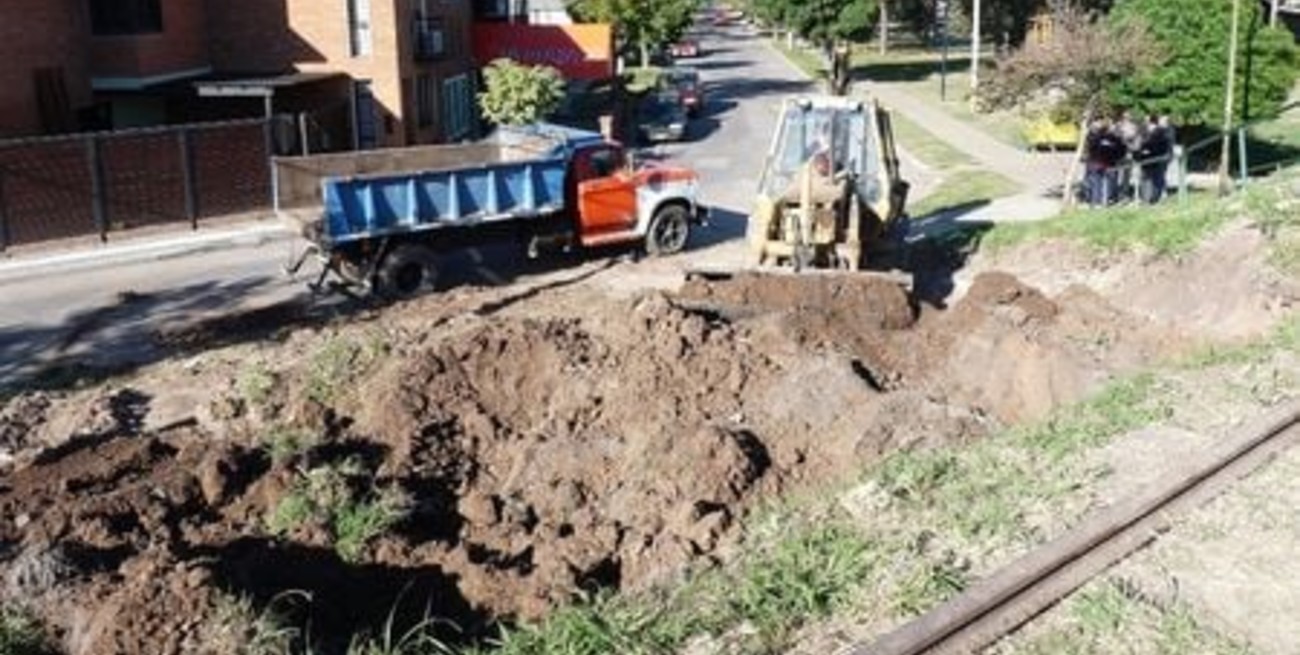 El Municipio rompió el terraplén de 9 de Julio al 5300 para abrir el paso