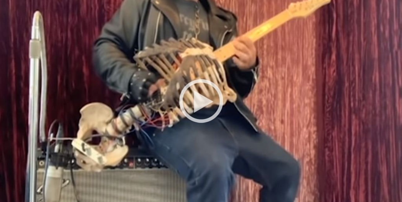 Viral: Prince Midnight fabricó una guitarra con los restos de su tío