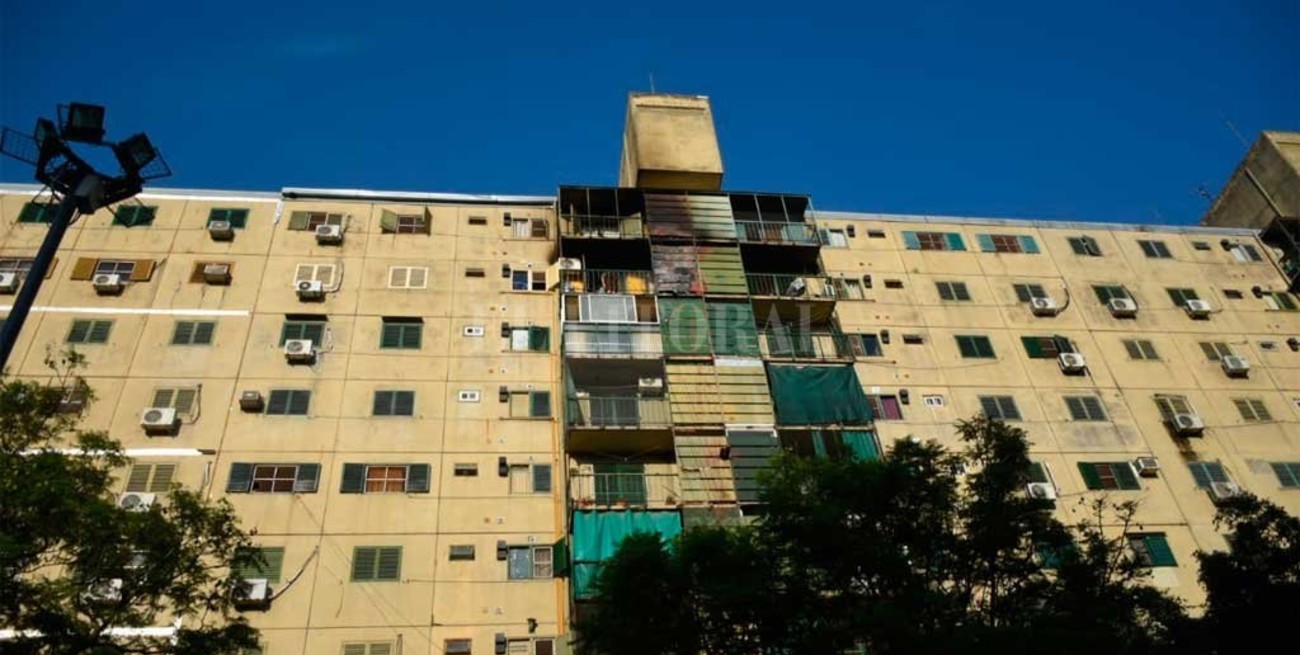 Explosión e incendio en  una torre de barrio El Pozo