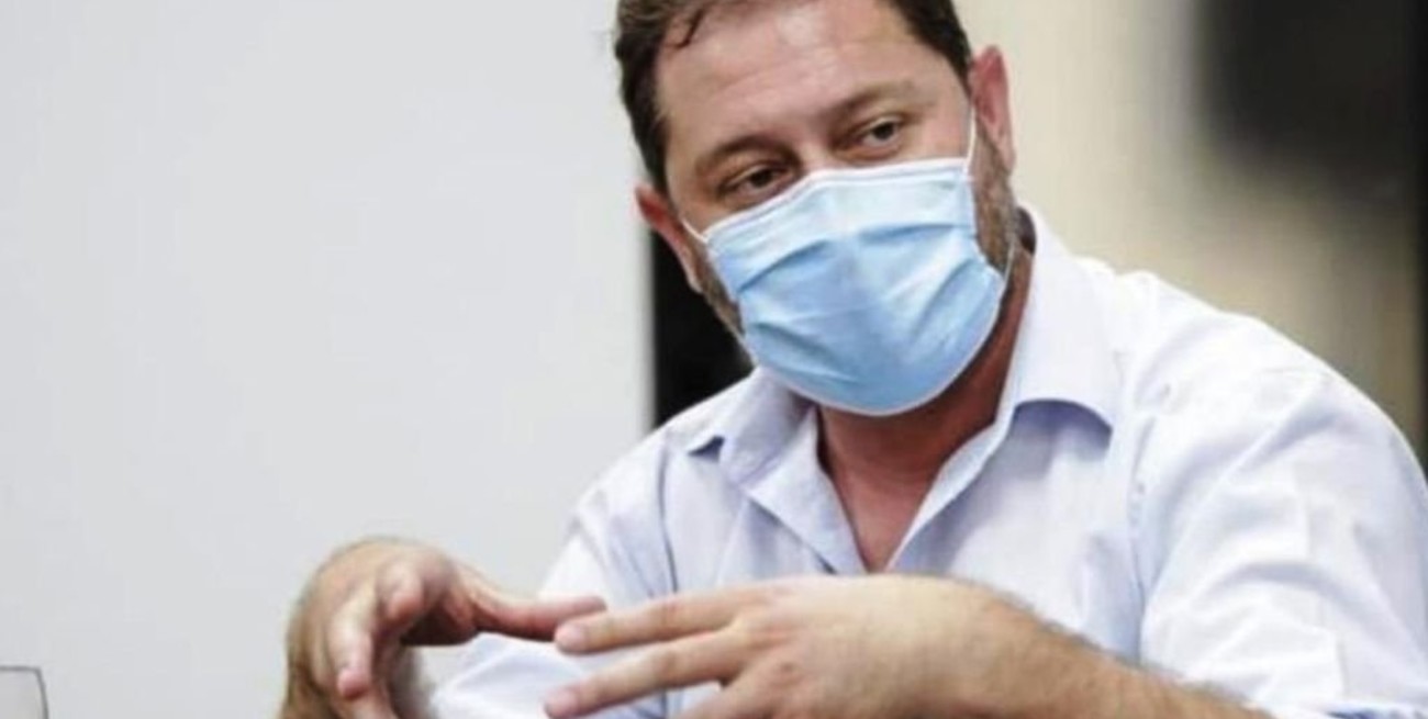 El intendente de Lincoln fue internado en Junín y se llevó un respirador del hospital