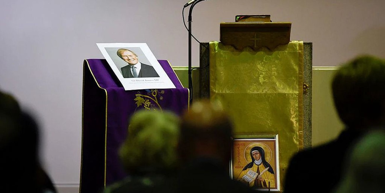 La policía británica determinó que el asesinato del diputado fue un ataque "terrorista"