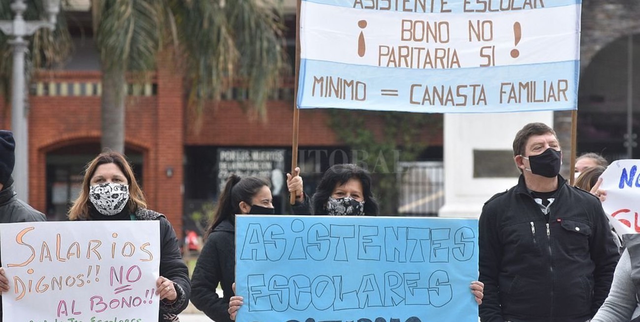 La provincia pagará una ayuda social de $ 10.000 a docentes reemplazantes y asistentes escolares