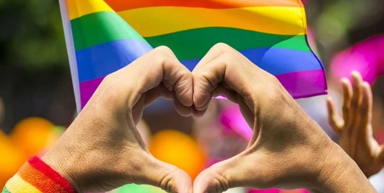 Francia da el primer paso para prohibir las terapias de reconversión sexual