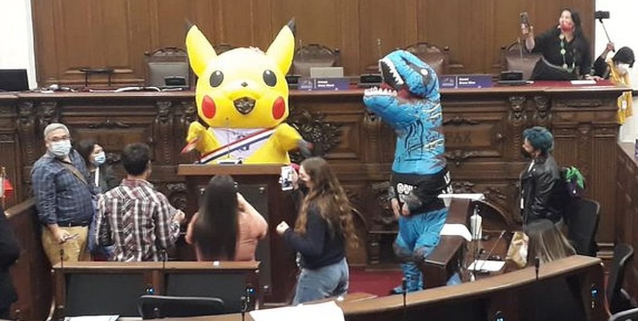Chile: una legisladora se disfrazó de Pikachu para dar un mensaje en la Asamblea Constituyente