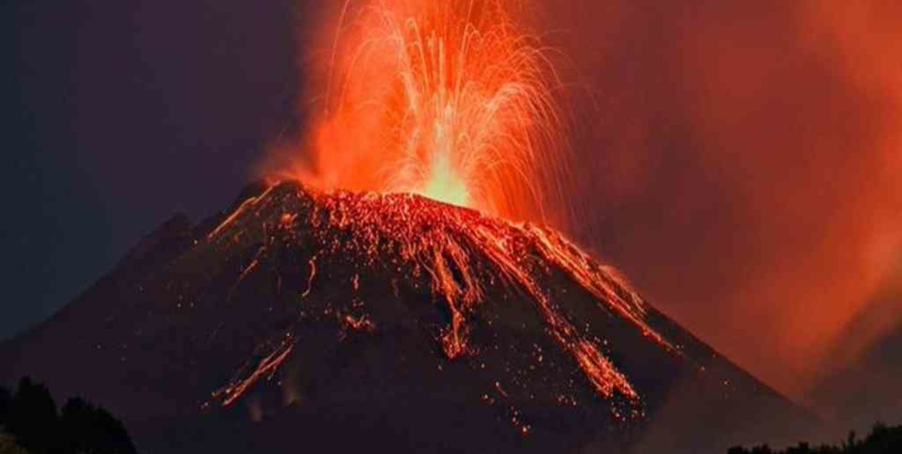 El volcán Etna vuelve a entrar en erupción en Italia