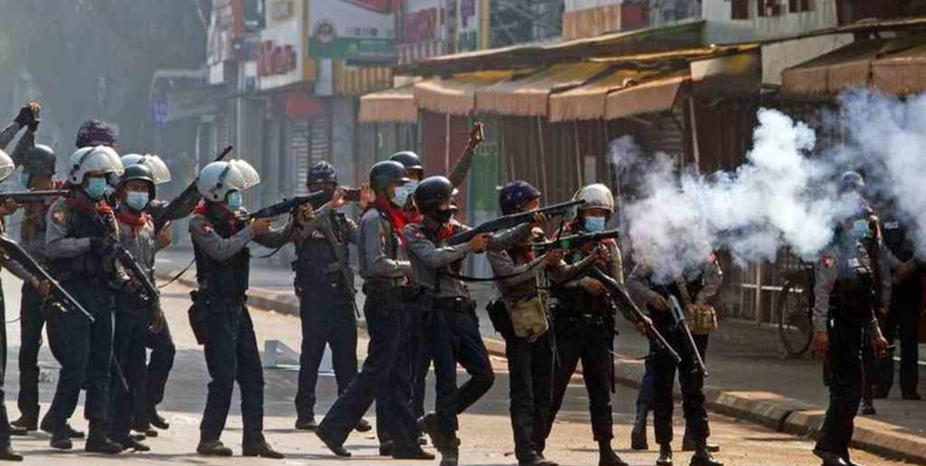 Birmania: al menos diez manifestantes murieron tras recibir disparos de la policía