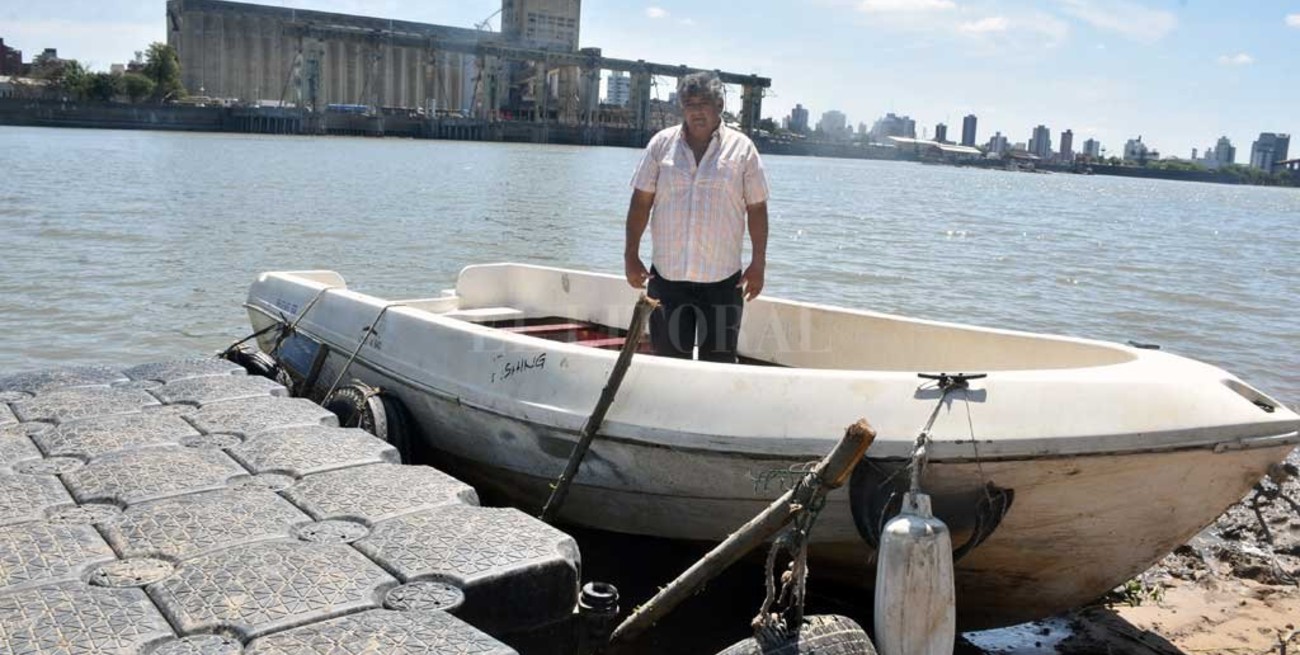 El botero de Alto Verde tiene motor y  su estela volverá a marcarse en el río 