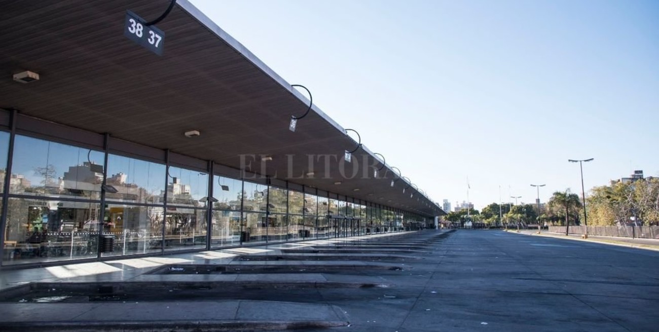 Permanece también en Rosario la protesta del sector de ómnibus de turismo