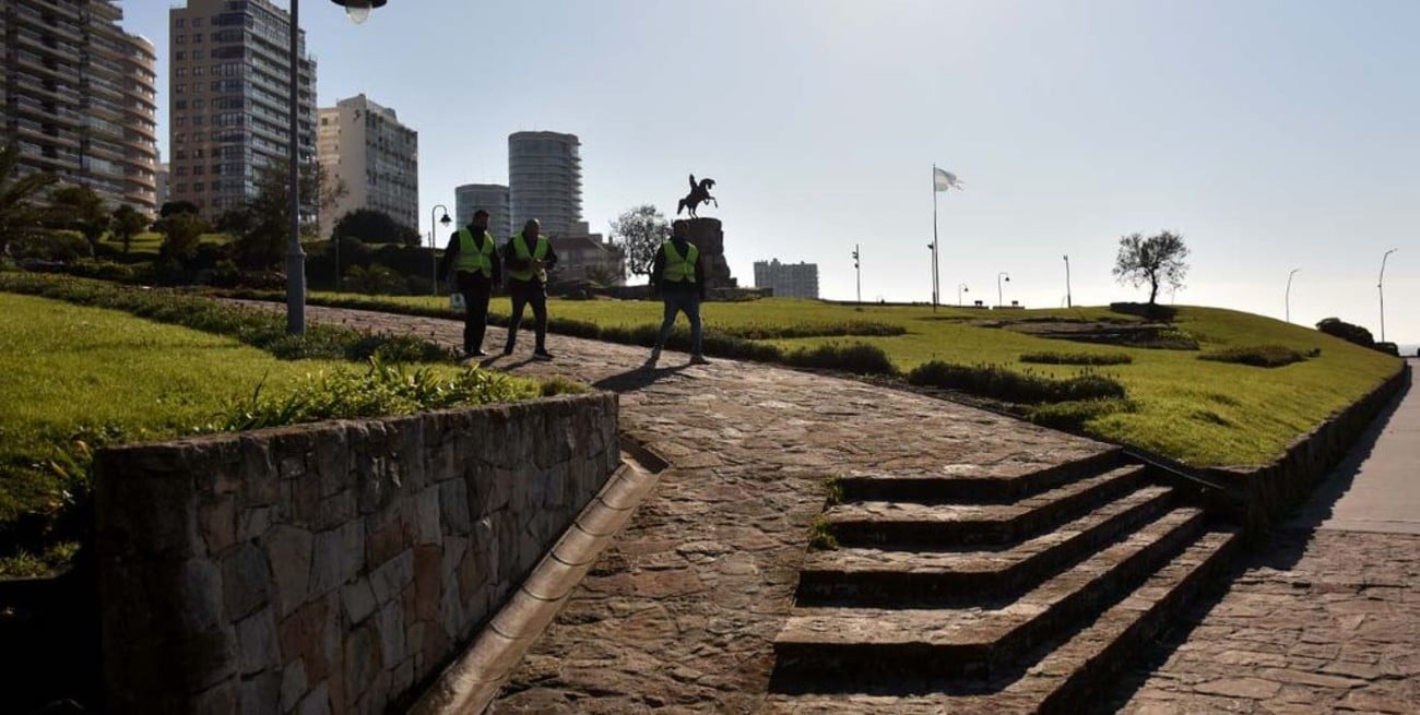 Dos jóvenes fueron descubiertos teniendo sexo en un parque de Mar del Plata