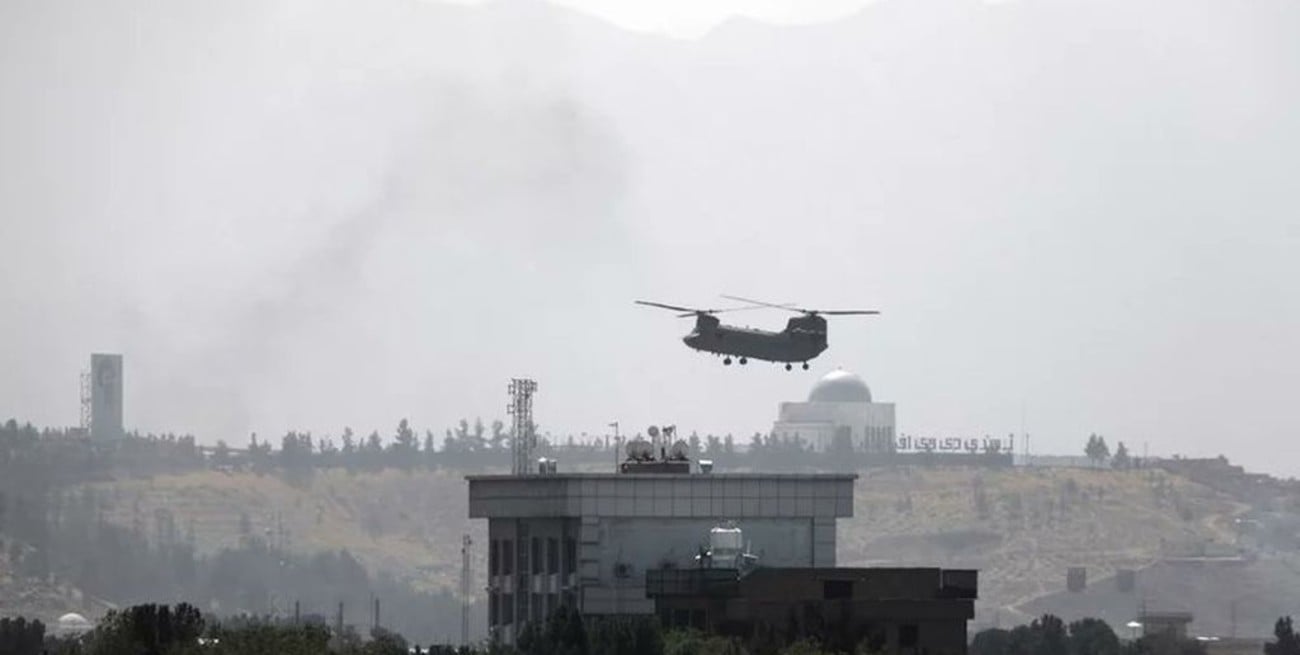 Los talibanes rodearon Kabul y exigieron una transferencia del poder