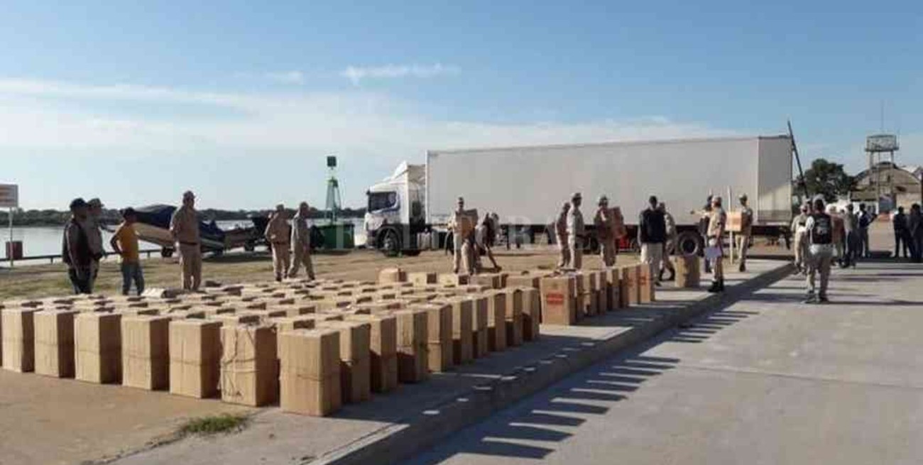 Acusan a dos jefes de la Federal por el robo de cigarrillos de contrabando