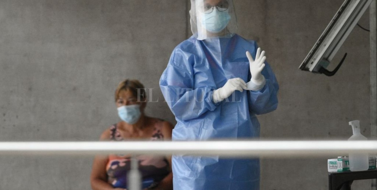 Establecieron nuevos criterios para definir un caso positivo de coronavirus sin testeo: cuáles son