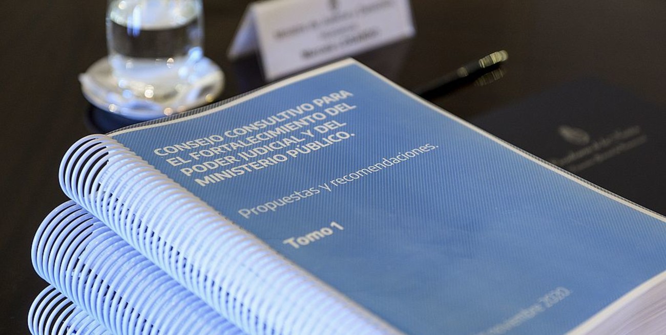 El Presidente recibió el informe del consejo consultivo para la reforma judicial y destacó su "diversidad"