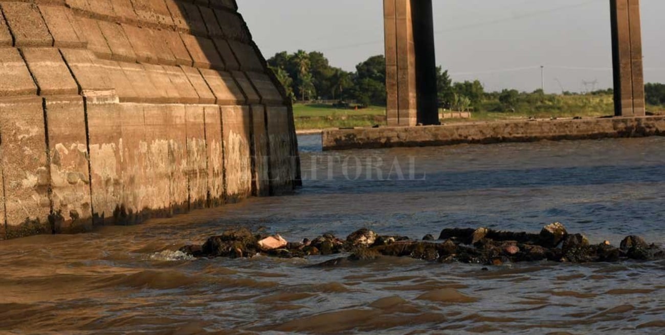 Poca agua e historia: la bajante deja al descubierto huellas del pasado santafesino