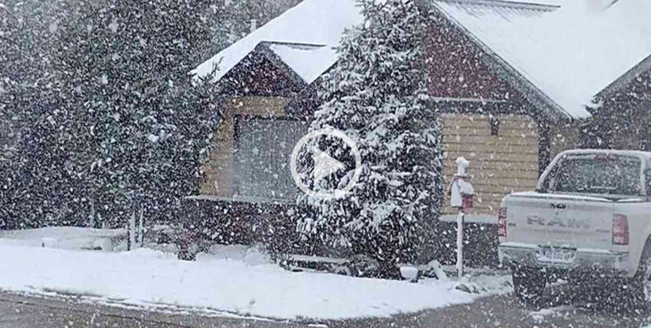 A un mes del comienzo del verano, Ushuaia se tiñe de blanco