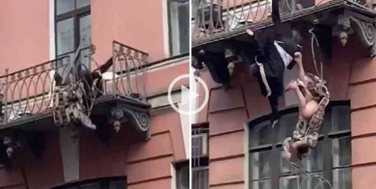Video: una pareja cayó desde un balcón en medio de una discusión