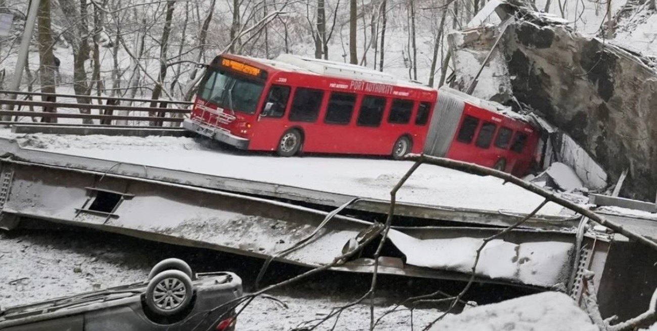 Un puente colapsó en Estados Unidos y dejó 10 heridos
