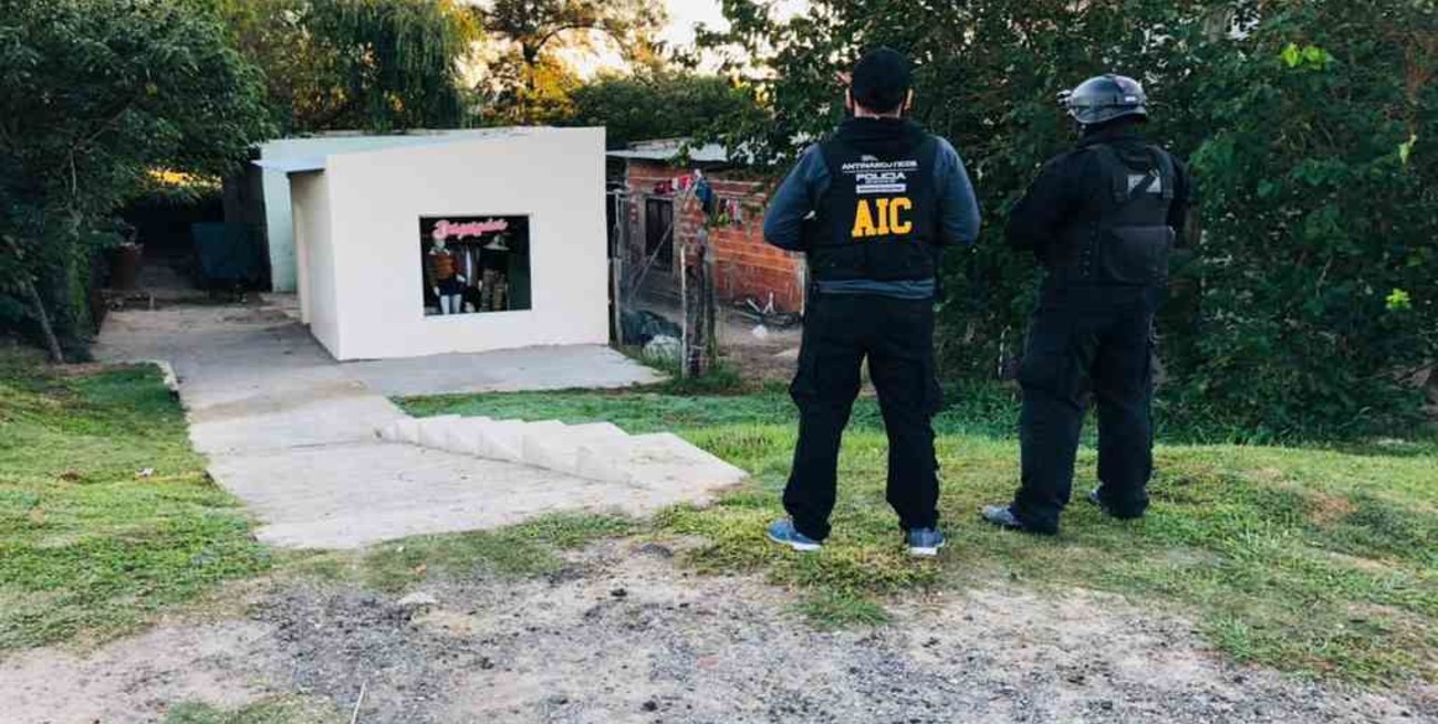 Tres narcos barriales fueron detenidos tras secuestrarles cocaína y marihuana