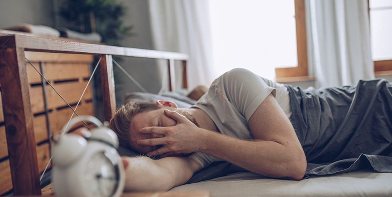 A no confundirse: advierten que los síntomas de Ómicron son similares a los de una resaca