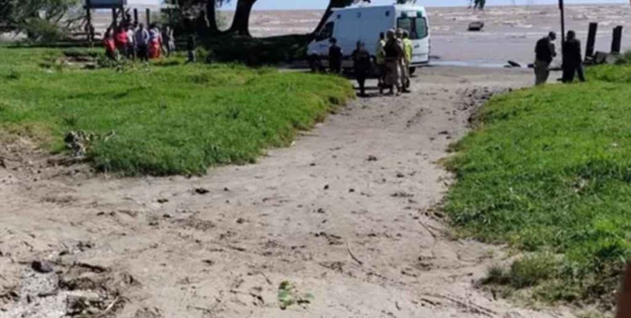Murió un hombre tras tirarse al Río de la Plata para rescatar a sus hijos 