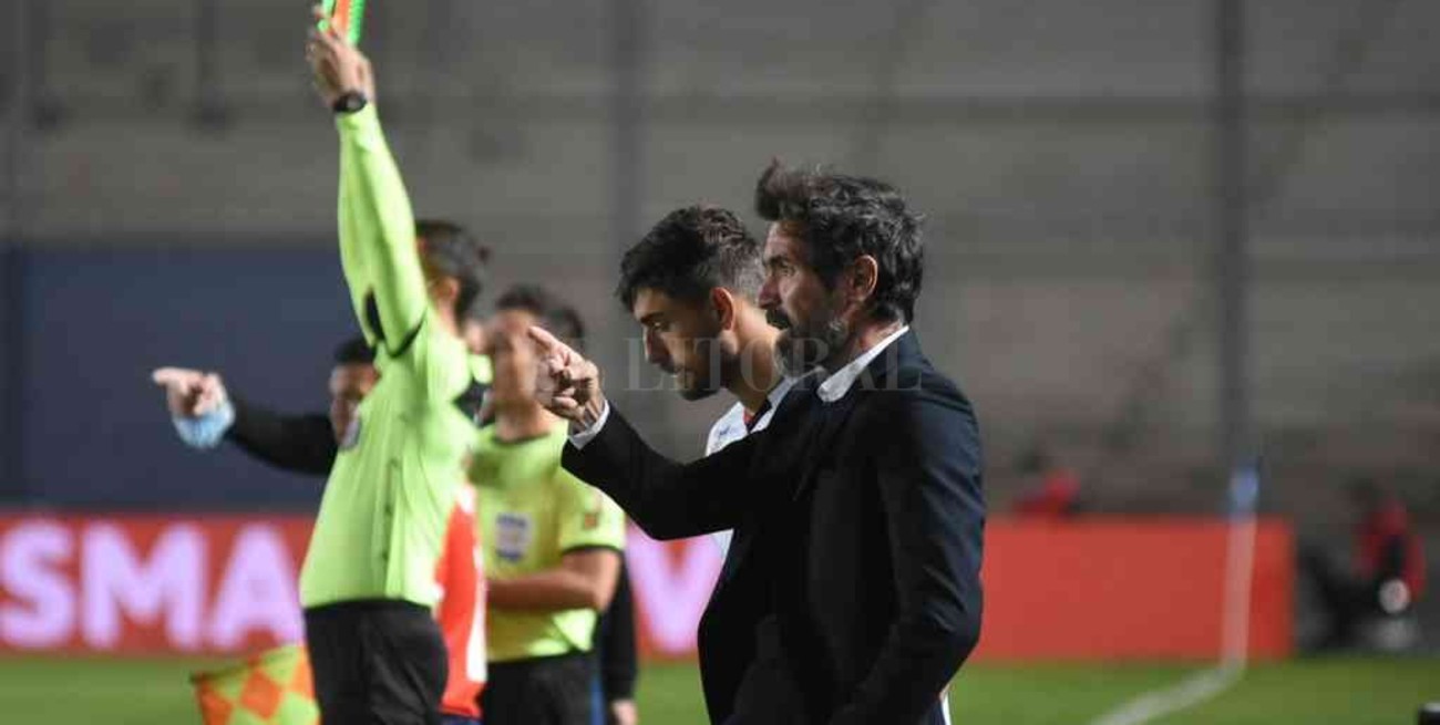 Eduardo Domínguez: "Estar en la lucha por el título me da mucha felicidad"