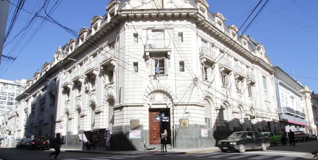 El lunes los bancos permanecerán cerrados