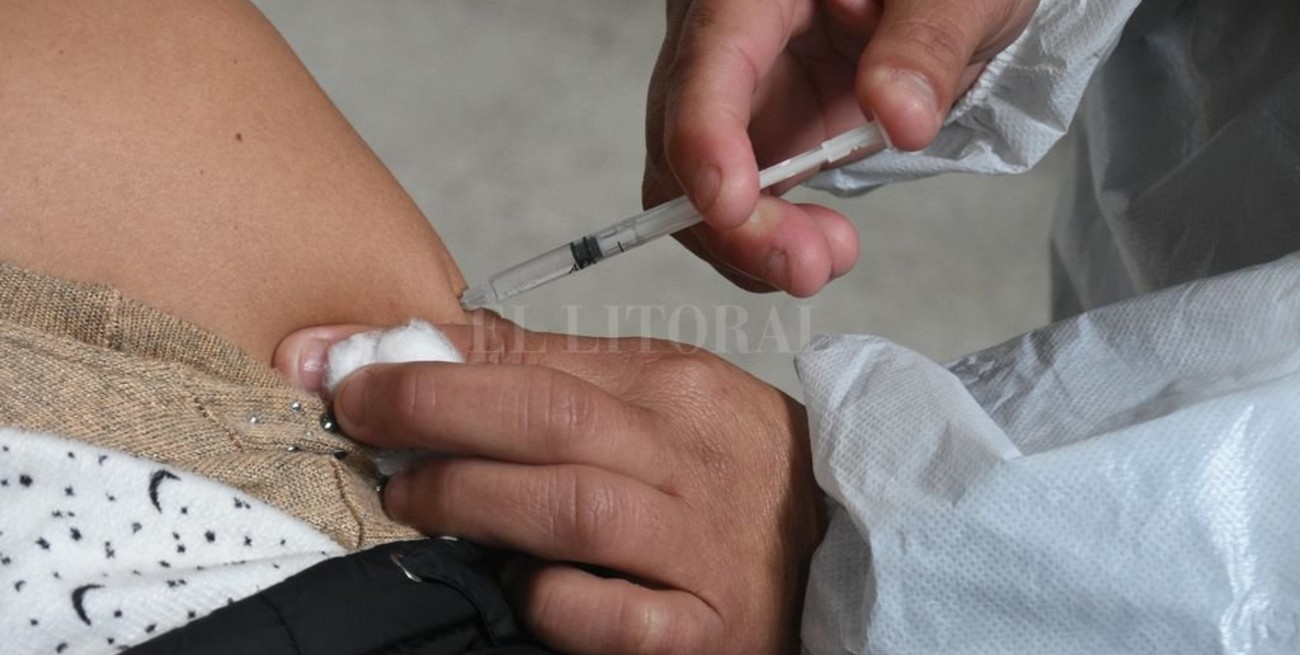 Este lunes Santa Fe vacunará a menores de 45 años sin comorbilidades