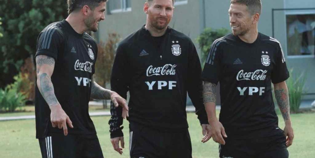 Argentina visita a Uruguay por otro paso que lo acerque a Qatar  