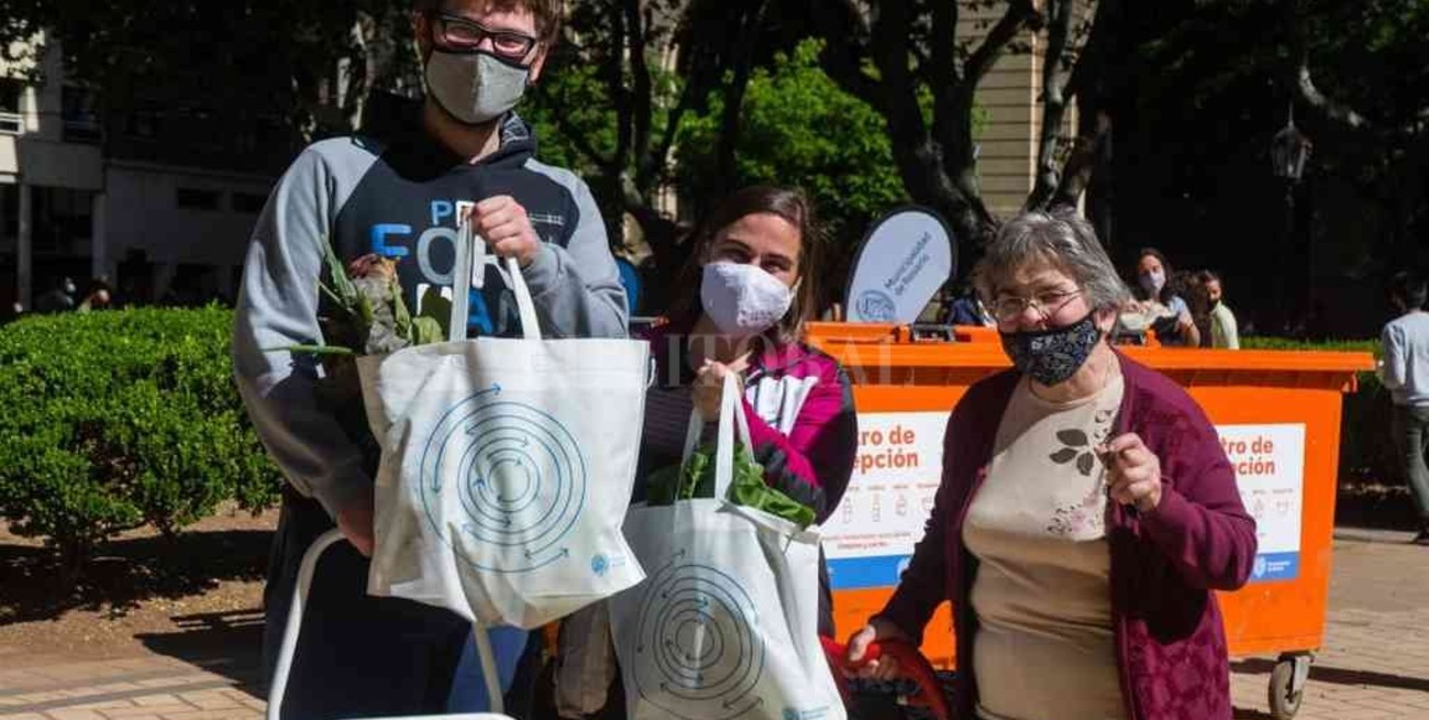 Rosario: una nueva edición del canje de reciclables llega a plaza San Martín