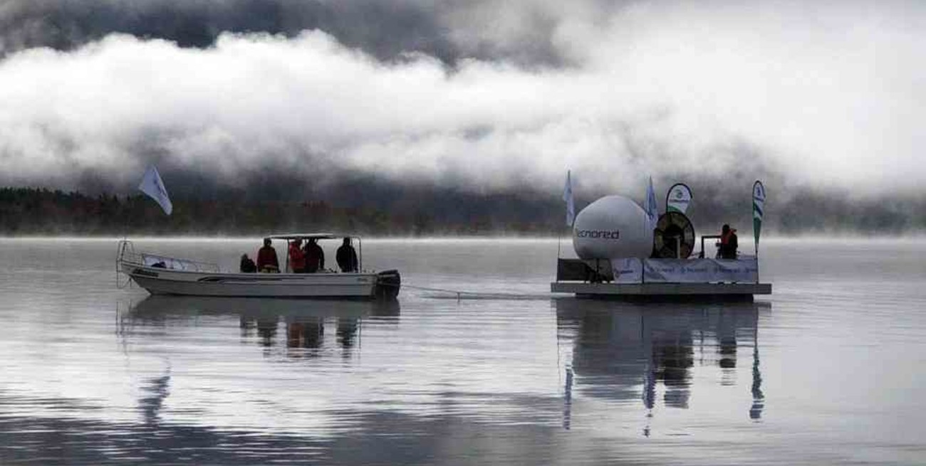 Despliegan la primera fibra óptica subacuática en la Argentina