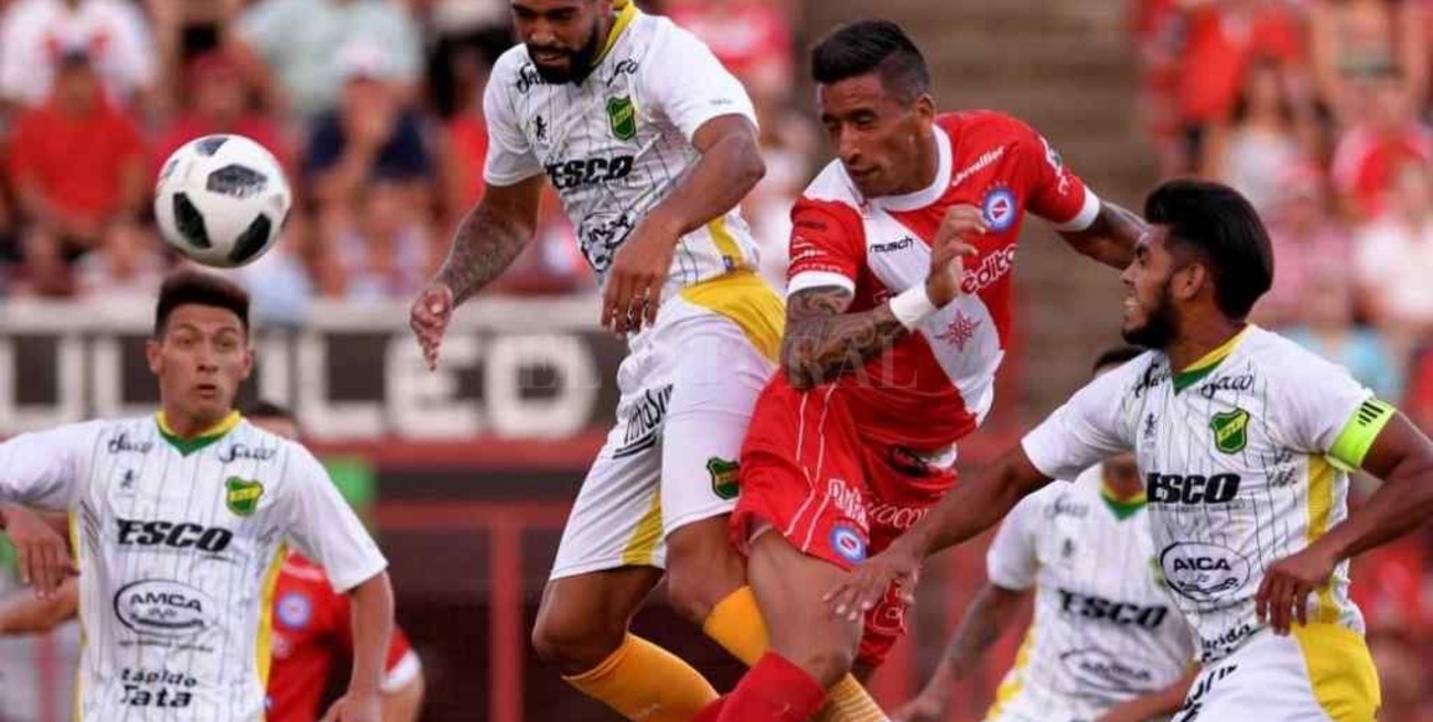 Los hinchas vuelven a La Paternal en el cruce de Argentinos Juniors y Defensa y Justicia