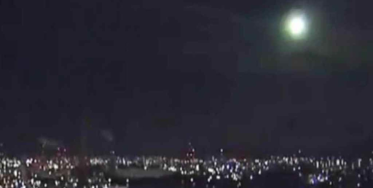 Un meteorito brillante fue captado por las cámaras cuando ingresó a la atmósfera en Japón