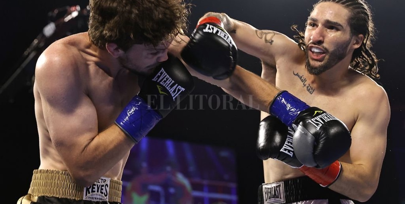 El nieto de Muhammad Alí acabó con su rival en el primer round