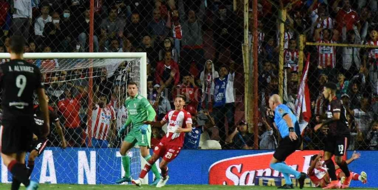 El "VAR prueba" le dio la razón a Pitana en el penal para Unión