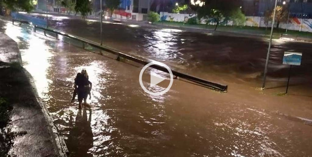 Tormenta en Córdoba provoca anegaciones y desbordes