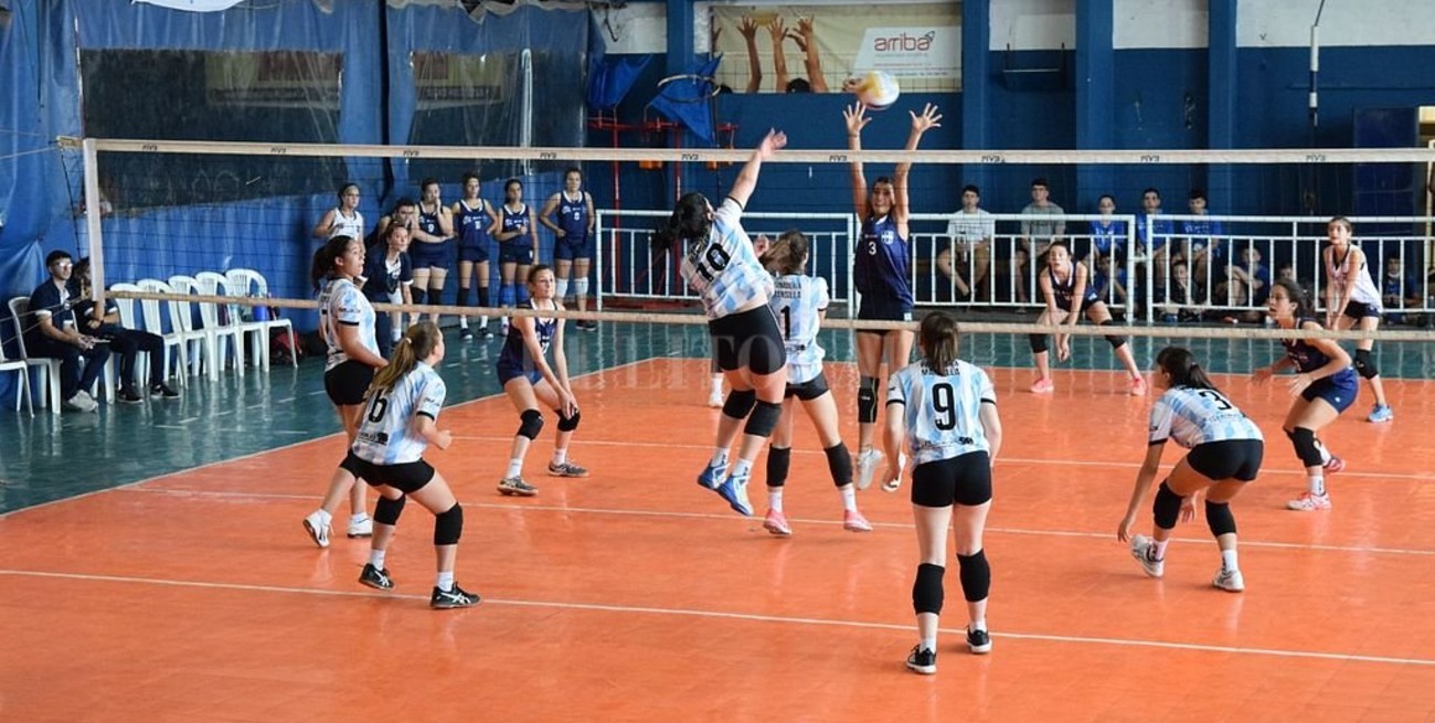 Destacada actuación para tres jugadoras de voley de Gimnasia y Esgrima