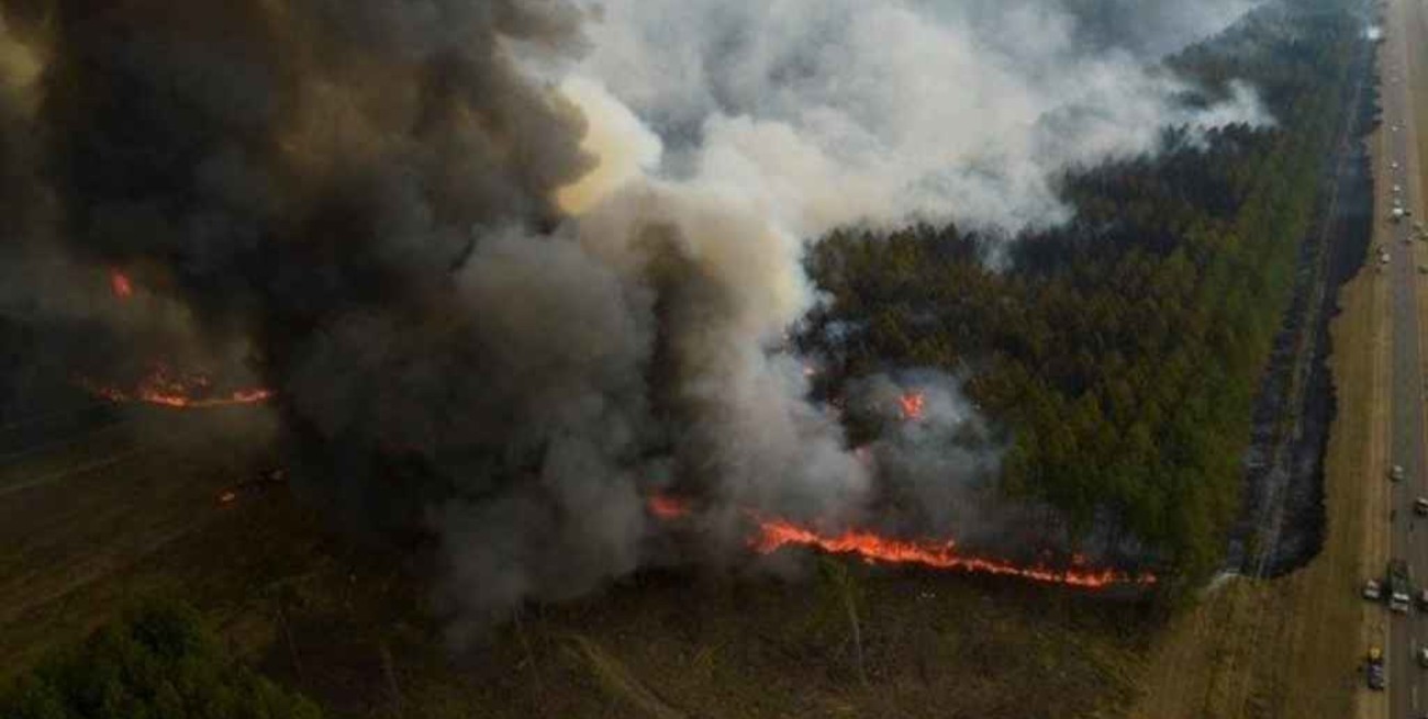 Se mantienen activos diez focos de incendios en Corrientes y cinco en Misiones