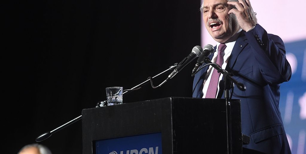 Fernández: "Yo también podría acordar con el FMI en cinco minutos, pero no podría mirarlos a los ojos"