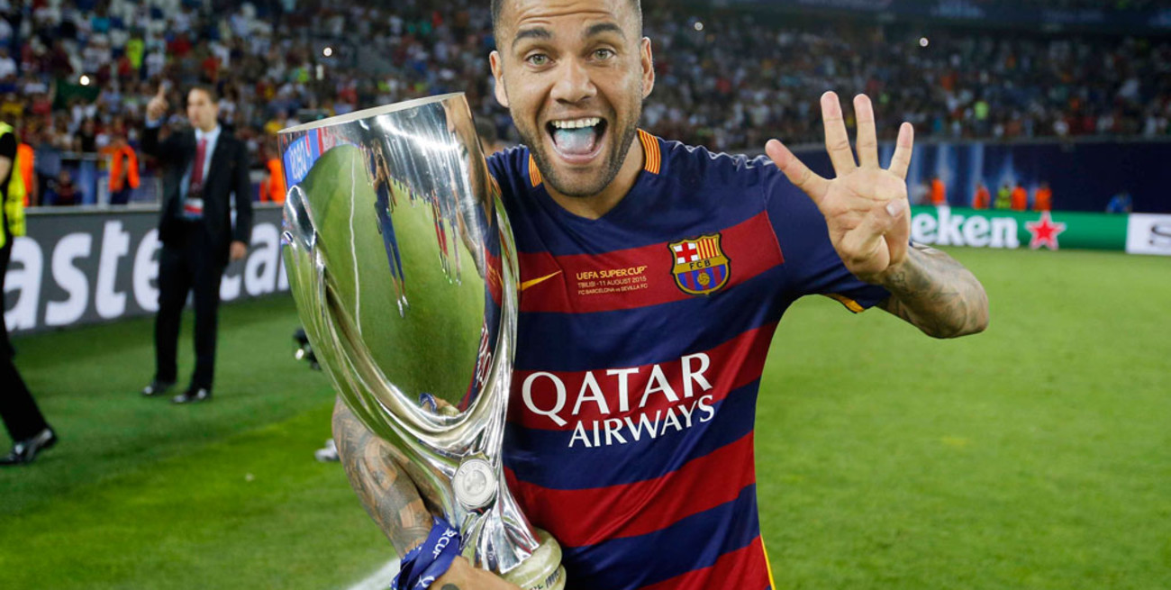 Dani Alves se acerca al Barcelona
