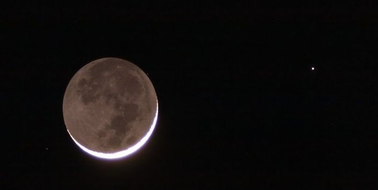 "Beso celestial": la Luna y Marte despedirán juntos 2021